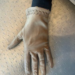 Light tan Italian genuine leather glove